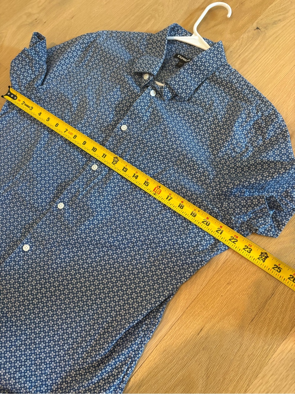 Express Men's Short Sleeve Blue Patterned Button-Up Shirt - Picture 5 of 8